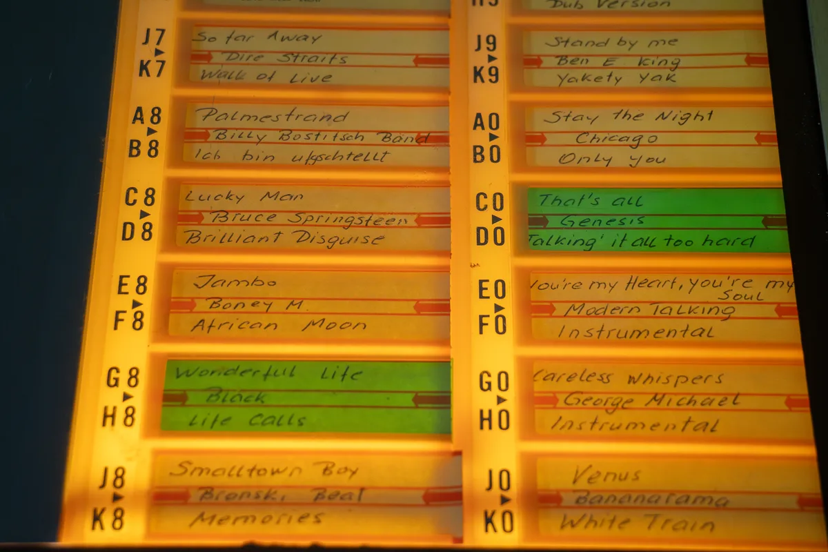 Wie auch die Auswahl an Vinyl-Singles aus den 1980er-Jahren. Die Schallplatten stammen aus den 1980er-Jahren.